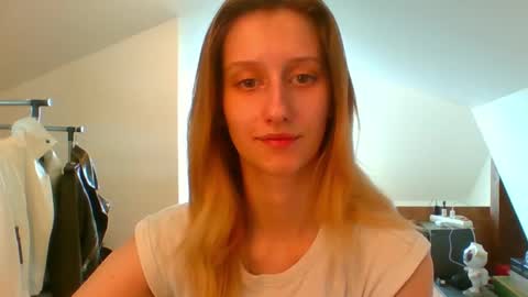 Snapshot of luna_xsensual chatting on 02/21/25, 11:01 L U N A online show from 02/21/25, 11:01