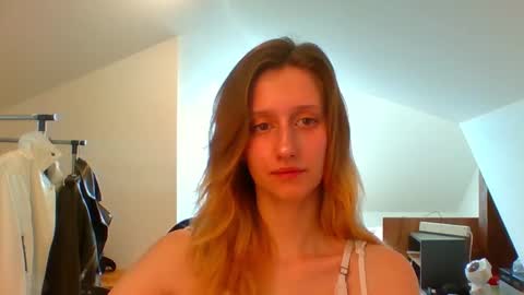 Snapshot of luna_xsensual chatting on 02/25/25, 10:58 L U N A online show from 02/25/25, 10:58