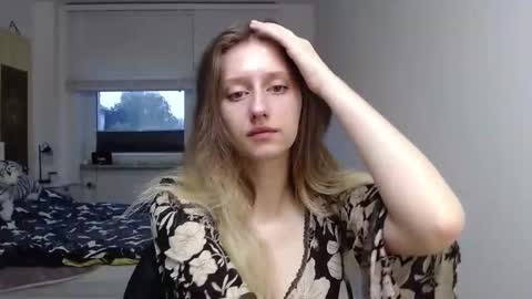 Snapshot of luna_xsensual chatting on 09/11/25, 05:29 L U N A online show from 09/11/25, 05:29