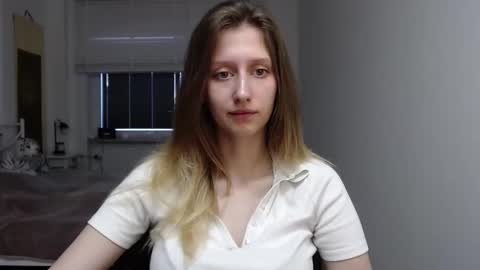 Snapshot of luna_xsensual chatting on 09/15/25, 05:40 L U N A online show from 09/15/25, 05:40