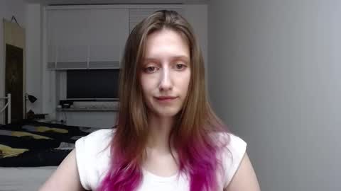 L U N A  online show from 11/17/25, 06:35