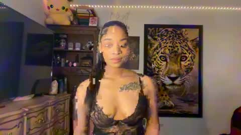 lunaa_11 online show from 01/24/25, 03:11