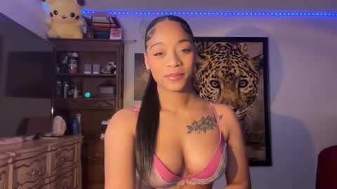 lunaa_11 online show from 02/28/25, 05:37