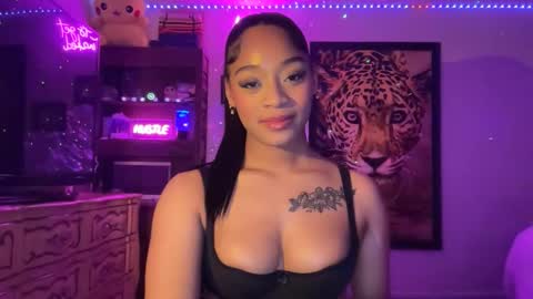 lunaa_11 online show from 05/14/26, 07:26