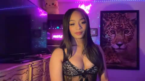 lunaa_11 online show from 06/27/26, 07:13