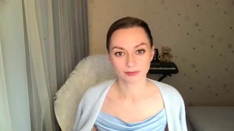 lunaa_bluee online show from 11/12/25, 09:25