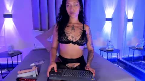 lunaa_moonn online show from 07/27/26, 06:59