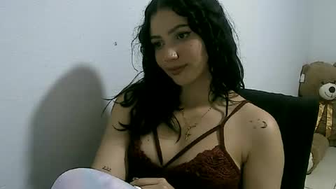 lunaa_sub online show from 02/14/25, 02:39