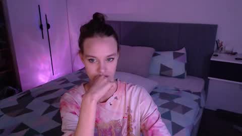 Luna online show from 09/18/25, 09:06