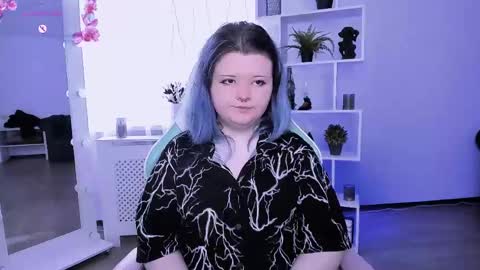 Snapshot of lunaar_ chatting on 04/25/26, 06:27 Luna online show from 04/25/26, 06:27