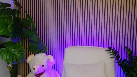 Snapshot of lunabex chatting on 10/18/25, 11:33 LunaBex online show from 10/18/25, 11:33