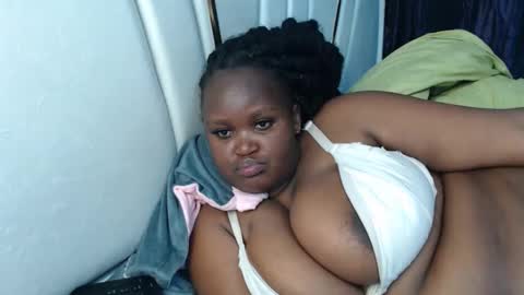 lunabloom01 online show from 10/20/25, 09:48