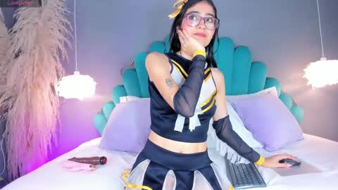 Snapshot of lunabloomn chatting on 09/23/25, 05:27 Luna  online show from 09/23/25, 05:27