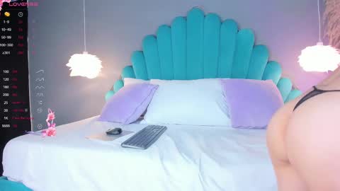 Snapshot of lunabloomn chatting on 10/06/25, 05:54 Luna  online show from 10/06/25, 05:54