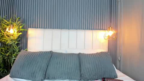 Snapshot of lunabloomn chatting on 10/08/25, 06:05 Luna  online show from 10/08/25, 06:05