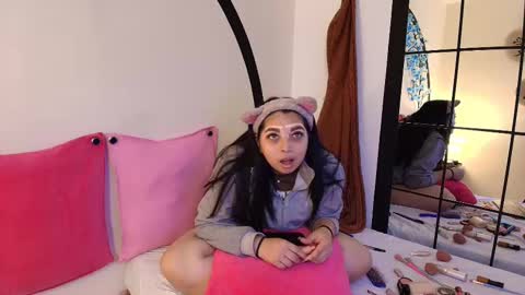 Luna online show from 09/11/25, 04:40