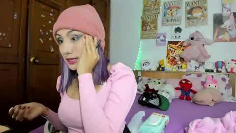 Snapshot of lunacristal_moon chatting on 10/17/25, 09:34 lunacristal_moon online show from 10/17/25, 09:34