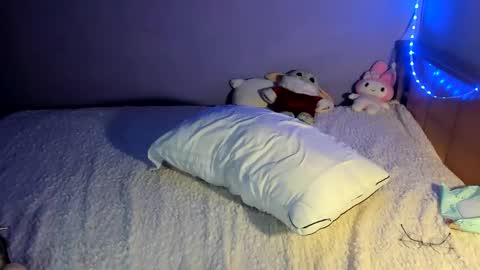 Snapshot of lunacristal_moon chatting on 02/15/26, 05:04 lunacristal_moon online show from 02/15/26, 05:04