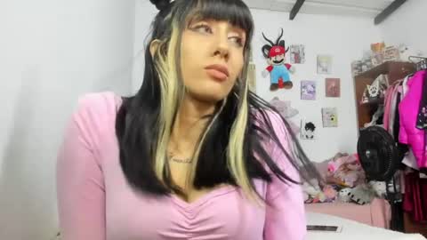 lunacristal_moon online show from 06/18/26, 08:25