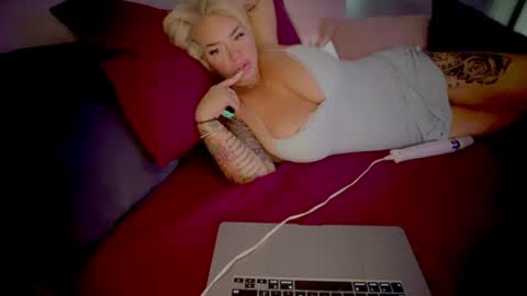 Luna Daddys Girl online show from 06/27/26, 09:53