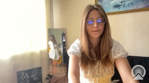 Snapshot of lunafeather chatting on 09/13/25, 07:41 lunafeather online show from 09/13/25, 07:41