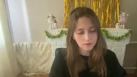 Snapshot of lunafeather chatting on 12/21/25, 05:36 lunafeather online show from 12/21/25, 05:36