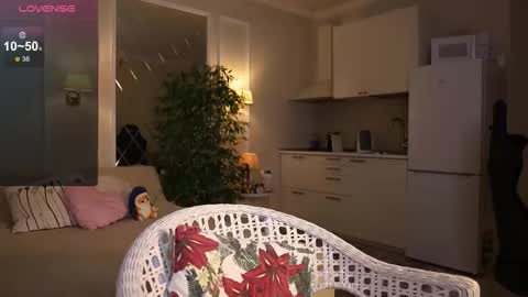 Luna online show from 12/04/25, 05:28