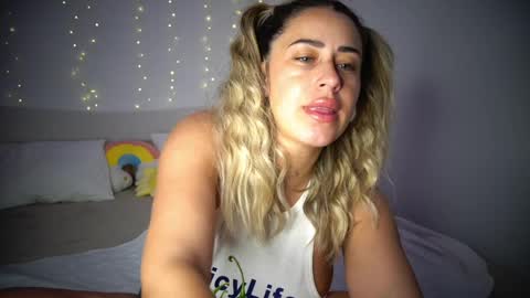 Laura online show from 04/04/26, 04:33