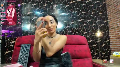 Snapshot of lunaixmoon_ chatting on 05/23/26, 12:09 Luna online show from 05/23/26, 12:09