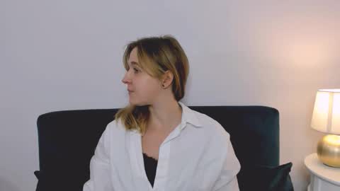 Snapshot of lunakissable chatting on 12/17/25, 04:24 lunakissable online show from 12/17/25, 04:24