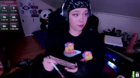 Luna online show from 10/24/25, 05:04