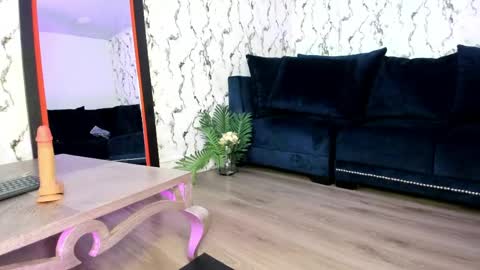 Snapshot of lunaliaa_ chatting on 05/16/26, 05:37 Lunalia online show from 05/16/26, 05:37