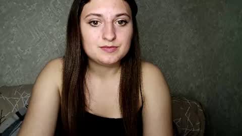 Snapshot of lunalili_1900 chatting on 06/17/26, 05:14 Layla online show from 06/17/26, 05:14