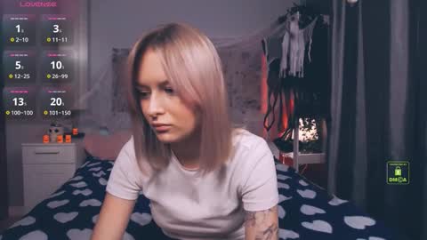 Luna online show from 10/12/25, 03:33