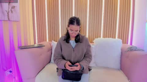 Snapshot of lunamillers_ chatting on 05/28/26, 04:21 lunamillers_ online show from 05/28/26, 04:21
