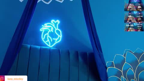 Snapshot of lunamistyc chatting on 10/30/25, 07:36 Luna online show from 10/30/25, 07:36