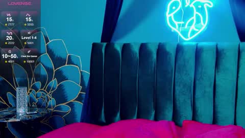 Snapshot of lunamistyc chatting on 11/20/25, 07:35 Luna online show from 11/20/25, 07:35