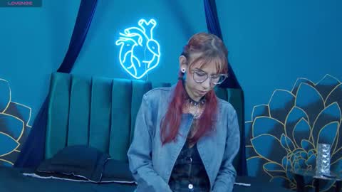 Snapshot of lunamistyc chatting on 11/27/25, 08:00 Luna online show from 11/27/25, 08:00