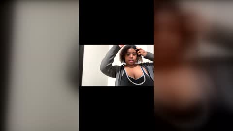 Snapshot of lunamoth00 chatting on 11/26/25, 04:30 lunamoth00 online show from 11/26/25, 04:30