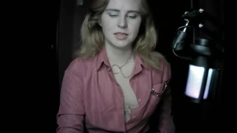 Snapshot of lunamystique_ chatting on 10/22/25, 05:24 lunamystique_ online show from 10/22/25, 05:24