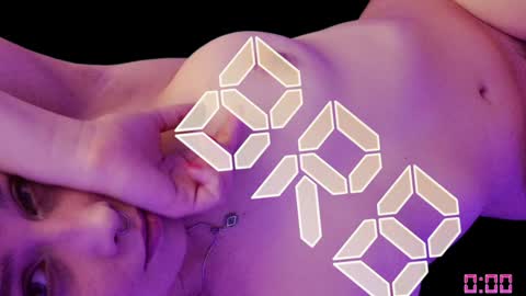 Snapshot of lunaoddity chatting on 01/14/25, 10:55 Luna online show from 01/14/25, 10:55