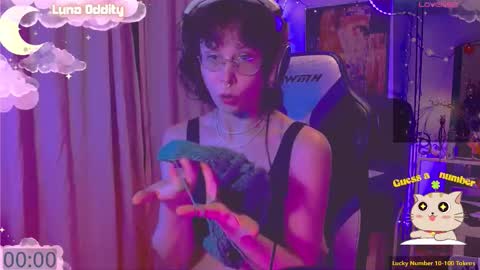 Snapshot of lunaoddity chatting on 10/29/25, 08:32 Luna online show from 10/29/25, 08:32