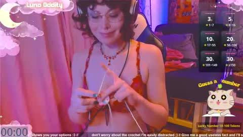 Snapshot of lunaoddity chatting on 11/18/25, 08:13 Luna online show from 11/18/25, 08:13