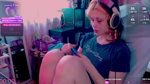 Luna online show from 05/24/26, 10:53