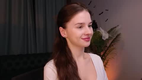 Snapshot of lunaolivia_ chatting on 10/27/25, 12:42 lunaolivia_ online show from 10/27/25, 12:42