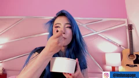 Luna Page online show from 02/03/25, 02:24