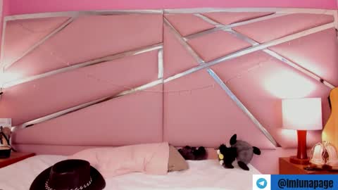 Luna Page online show from 02/10/25, 06:24