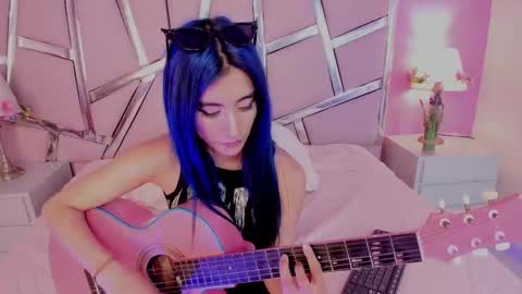 Luna Page online show from 09/10/25, 09:26