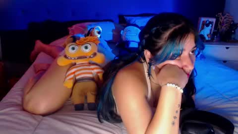 Julieth  online show from 06/11/26, 04:27