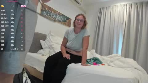 LunaPearl   online show from 10/29/25, 06:59